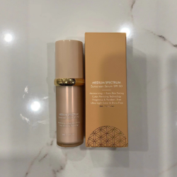 オールインインワン4機能 リキッドファンデーション